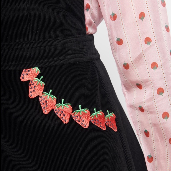 Unique Vintage Smak Parlour Black Strawberry Pinafore - Picture 5 of 6